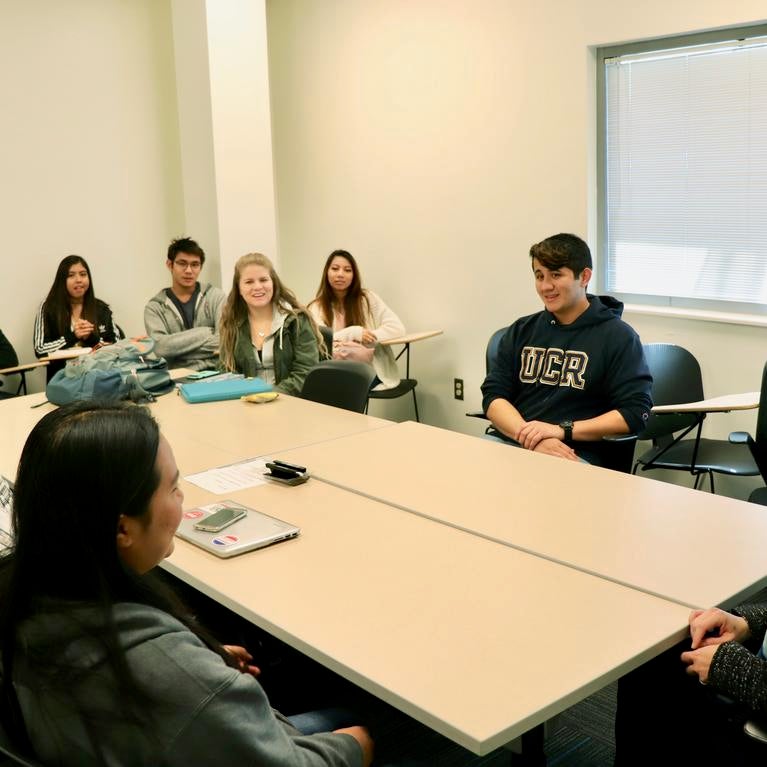 Honors Students attend faculty fellow's office hours