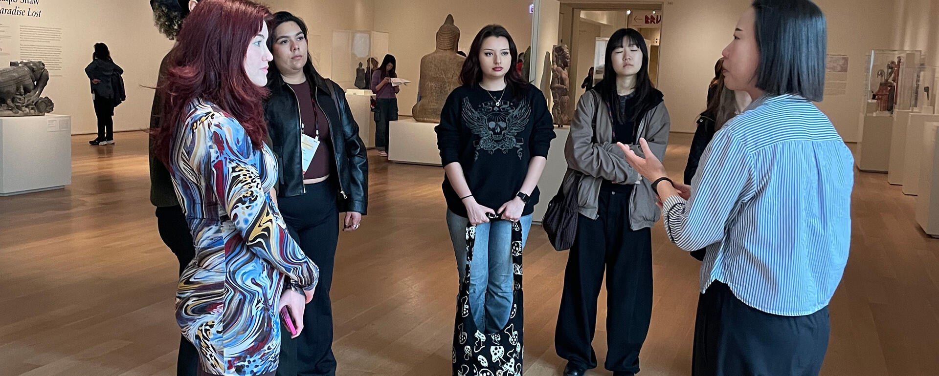 Dr. Seunghee Oh speaks with students