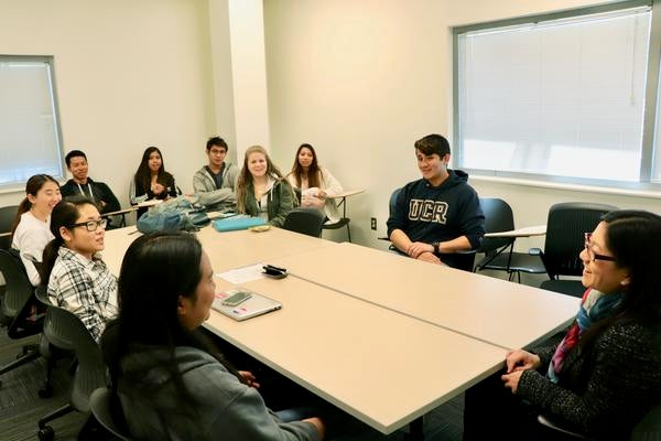 Honors Students attend faculty fellow's office hours